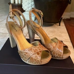 Prada tan patent leather wooden heeled sandals! In great condition!!
